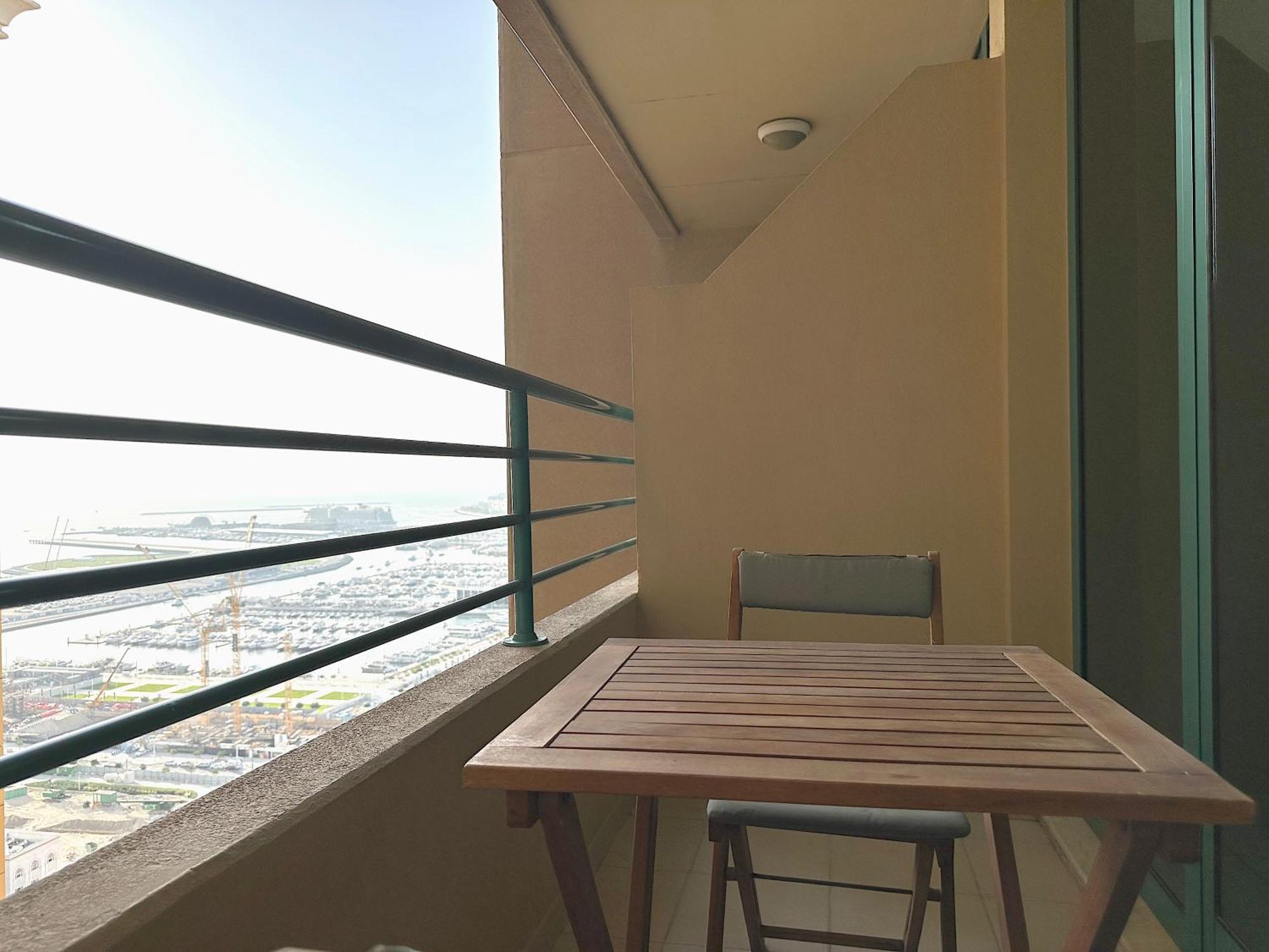 Apartment Stylish 1 Bedroom Sea View Opp Beach-free Car Park