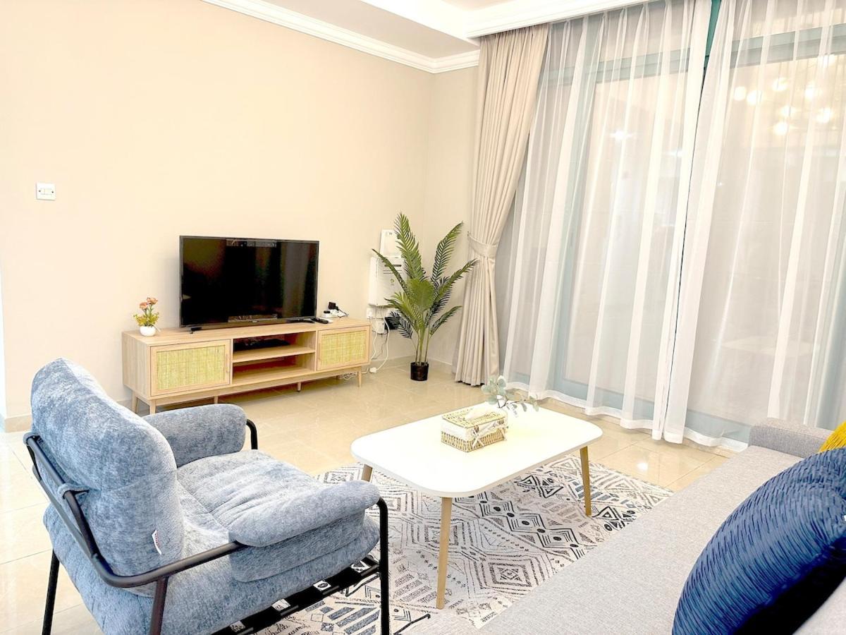 Apartment Stylish 1 Bedroom Sea View Opp Beach-free Car Park