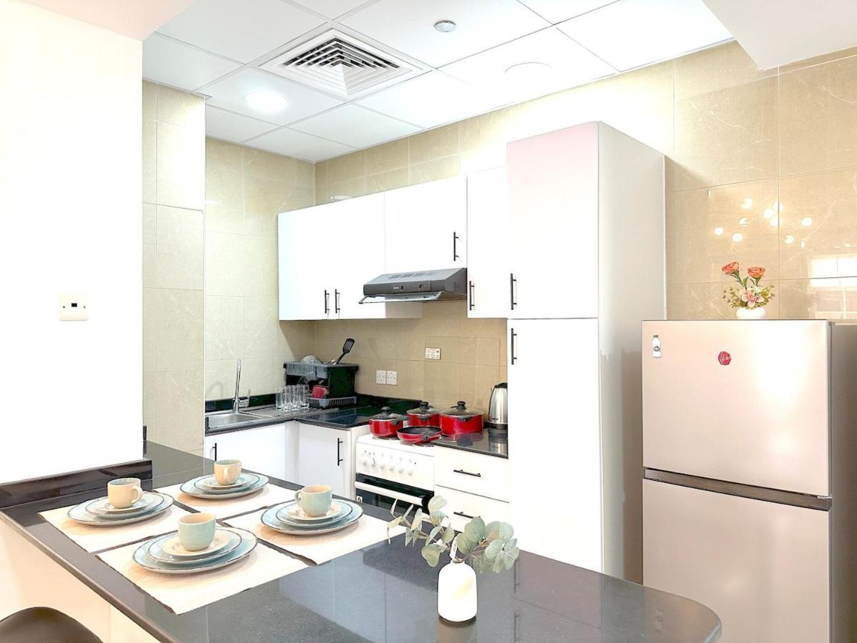 Stylish 1 Bedroom Sea View Opp Beach-free Car Park Apartment