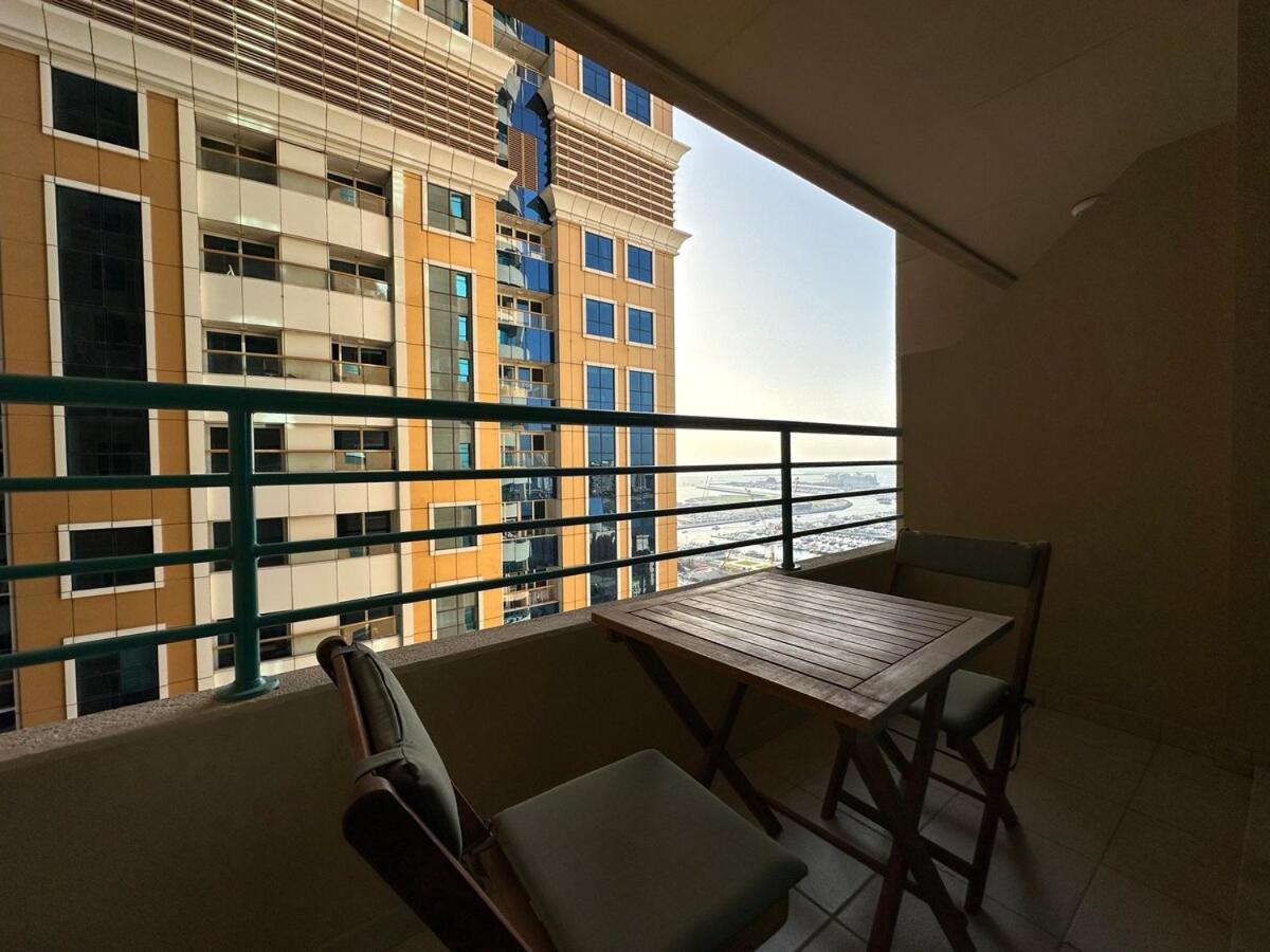 Apartment Stylish 1 Bedroom Sea View Opp Beach-free Car Park *
