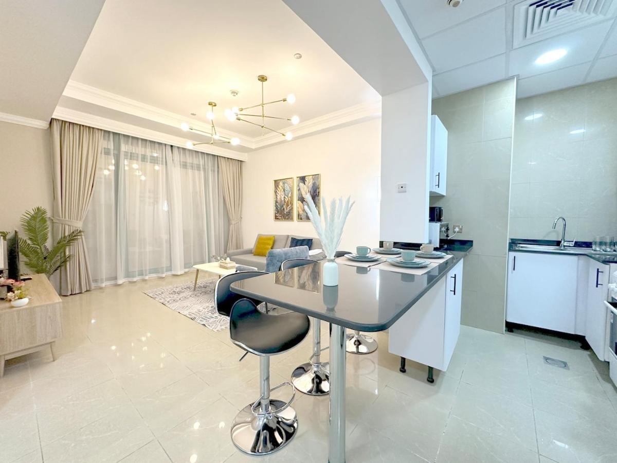 Apartment Stylish 1 Bedroom Sea View Opp Beach-free Car Park