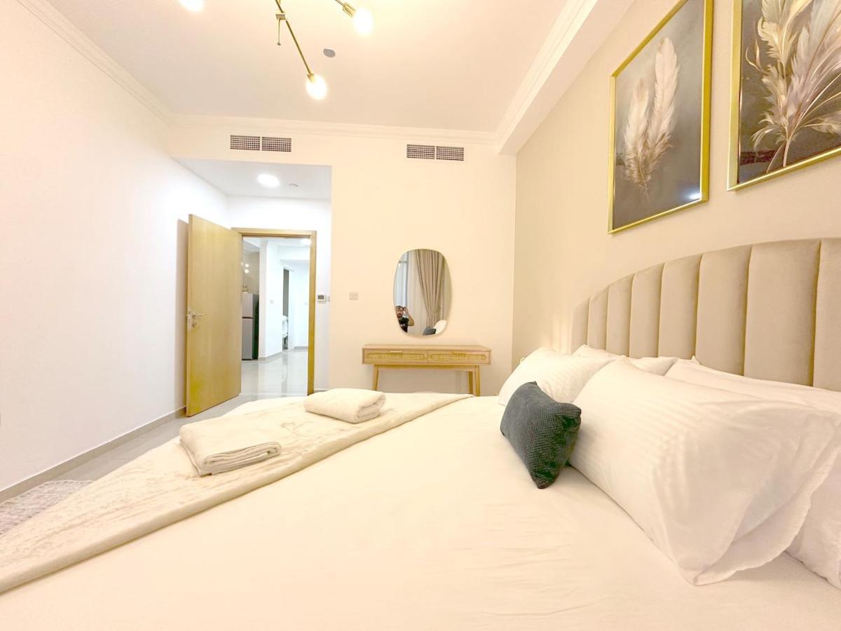Stylish 1 Bedroom Sea View Opp Beach-free Car Park