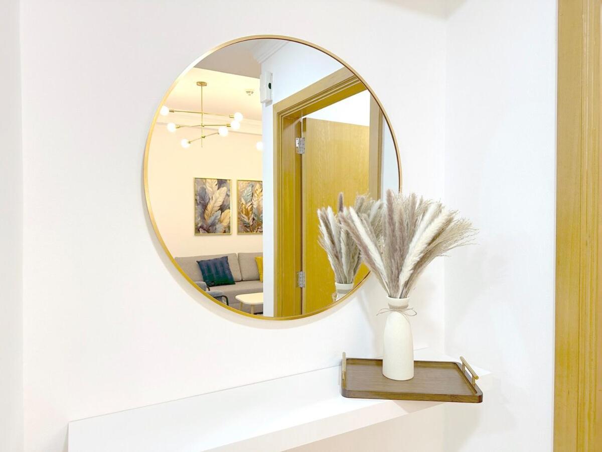 Stylish 1 Bedroom Sea View Opp Beach-free Car Park Dubai