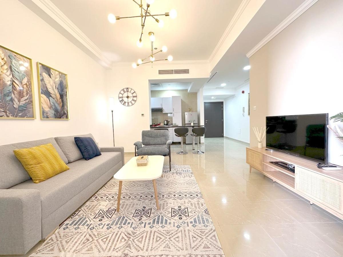 Stylish 1 Bedroom Sea View Opp Beach-free Car Park