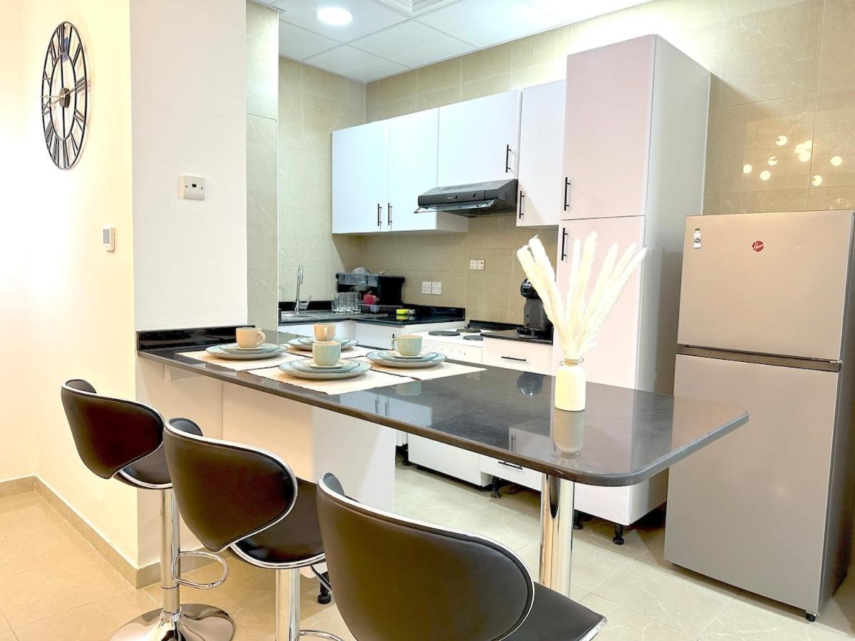 Stylish 1 Bedroom Sea View Opp Beach-free Car Park Apartment Dubai